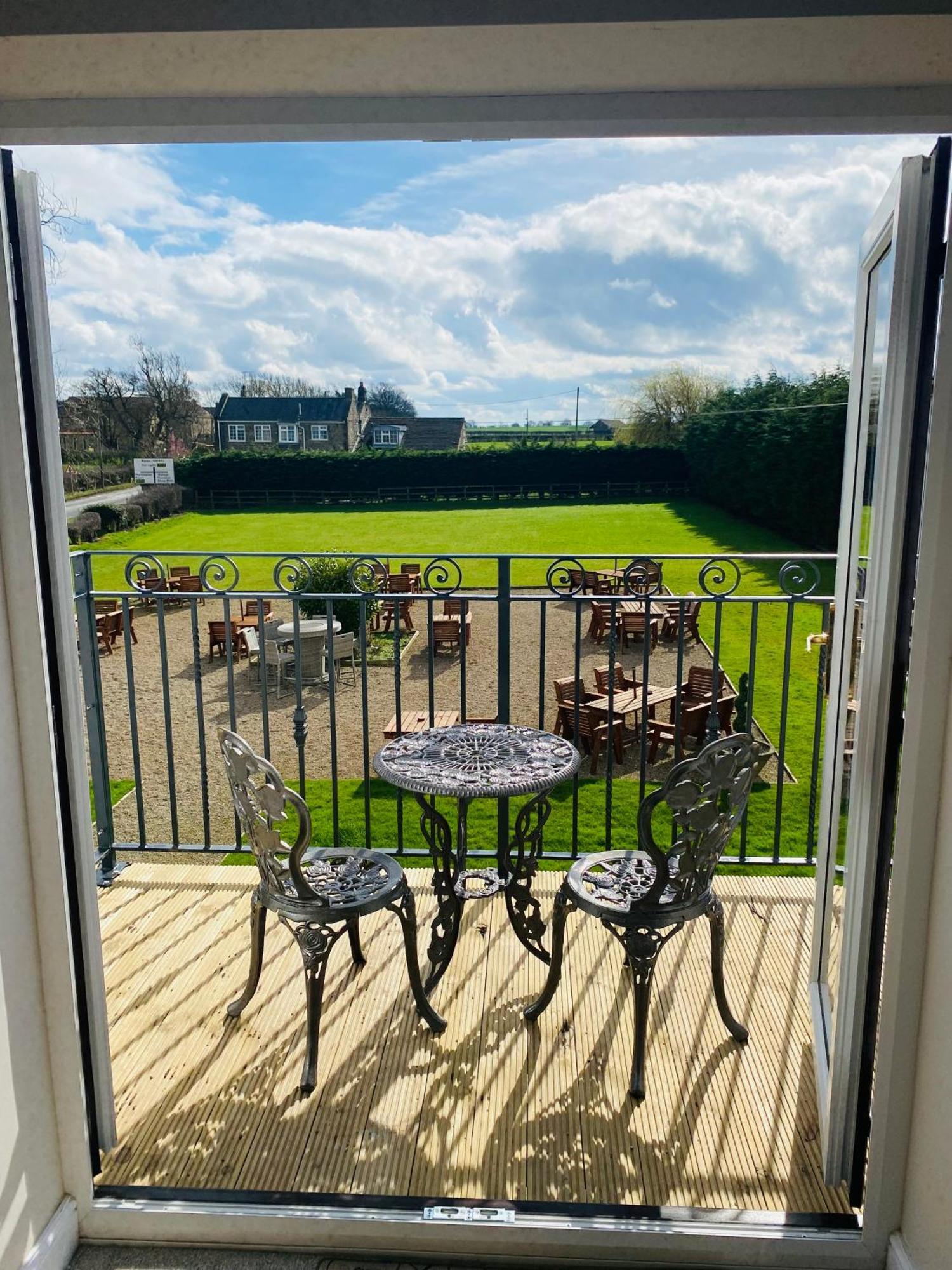 Chequers Inn Harrogate Esterno foto