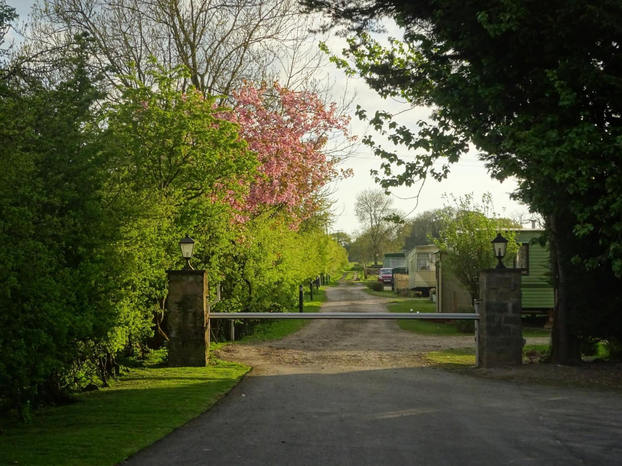 Chequers Inn Harrogate Esterno foto