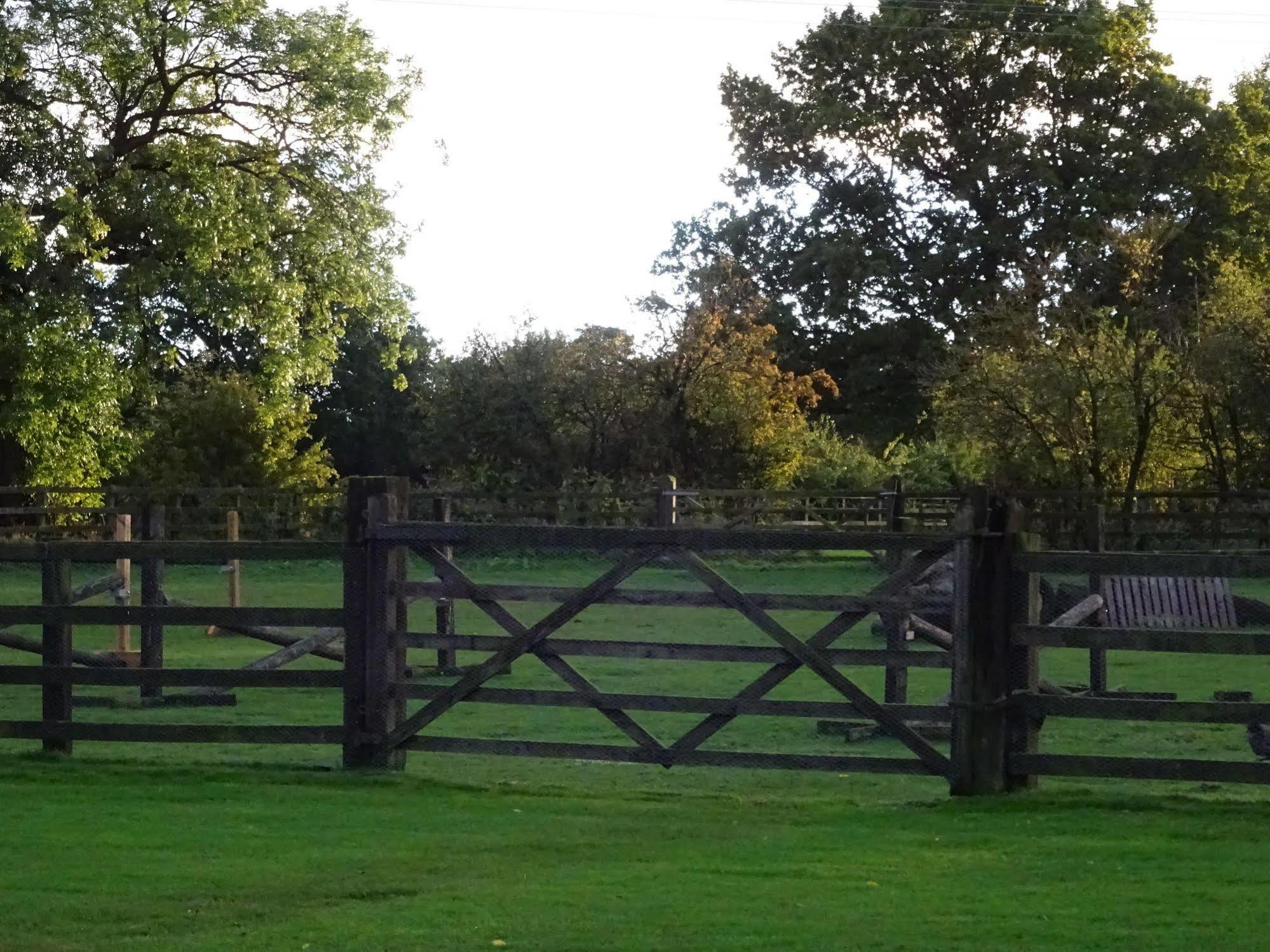 Chequers Inn Harrogate Esterno foto